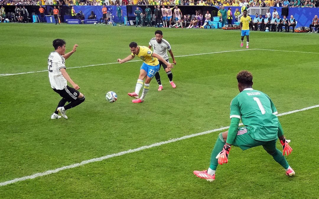Brasil remonta a la japonesa con un gran Casemiro y un gol de Martinelli en el último suspiro