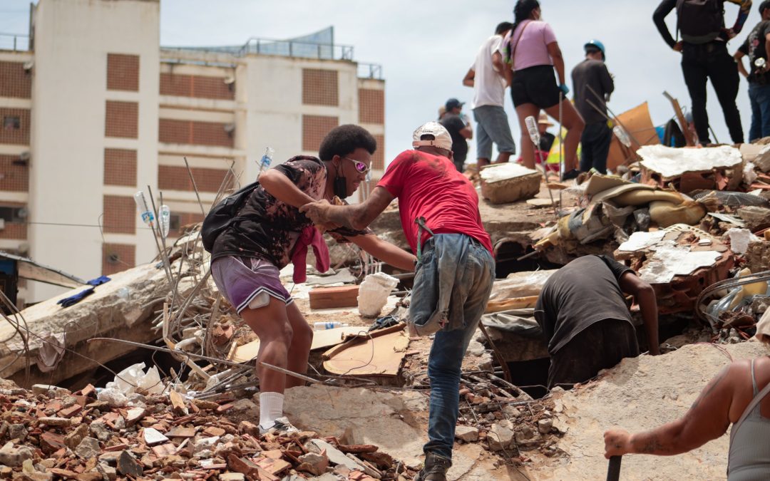 Siete días removiendo los escombros del edificio Oromar